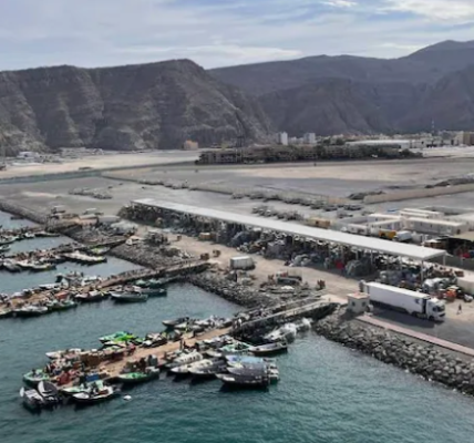 US airstrikes on Iranian missile sites near Strait of Hormuz using bunker buster bombs