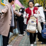 South Korean high school students using smartphones with declining reading attention span