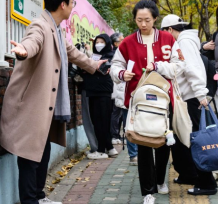 South Korean high school students using smartphones with declining reading attention span