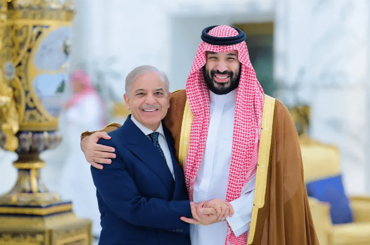 Pakistan PM Shehbaz Sharif and Army Chief Asim Munir during diplomatic efforts for US Iran talks